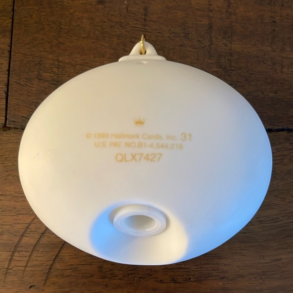 Let It Snow Hallmark Ornament 1999 - Picture 5 of 5